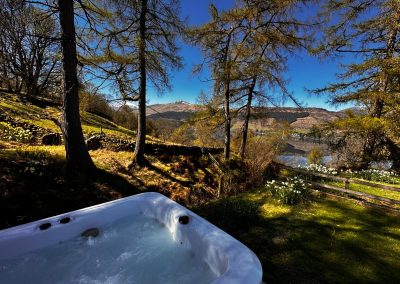 1 Bedroom Waterfall Cottage at Loch Tay with hot tub